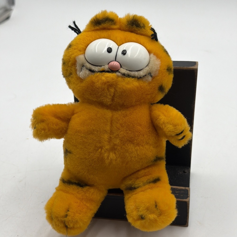 Vintage Garfield Plush Hard Plastic Eyes Dakin 1981 United Feature Syndicate